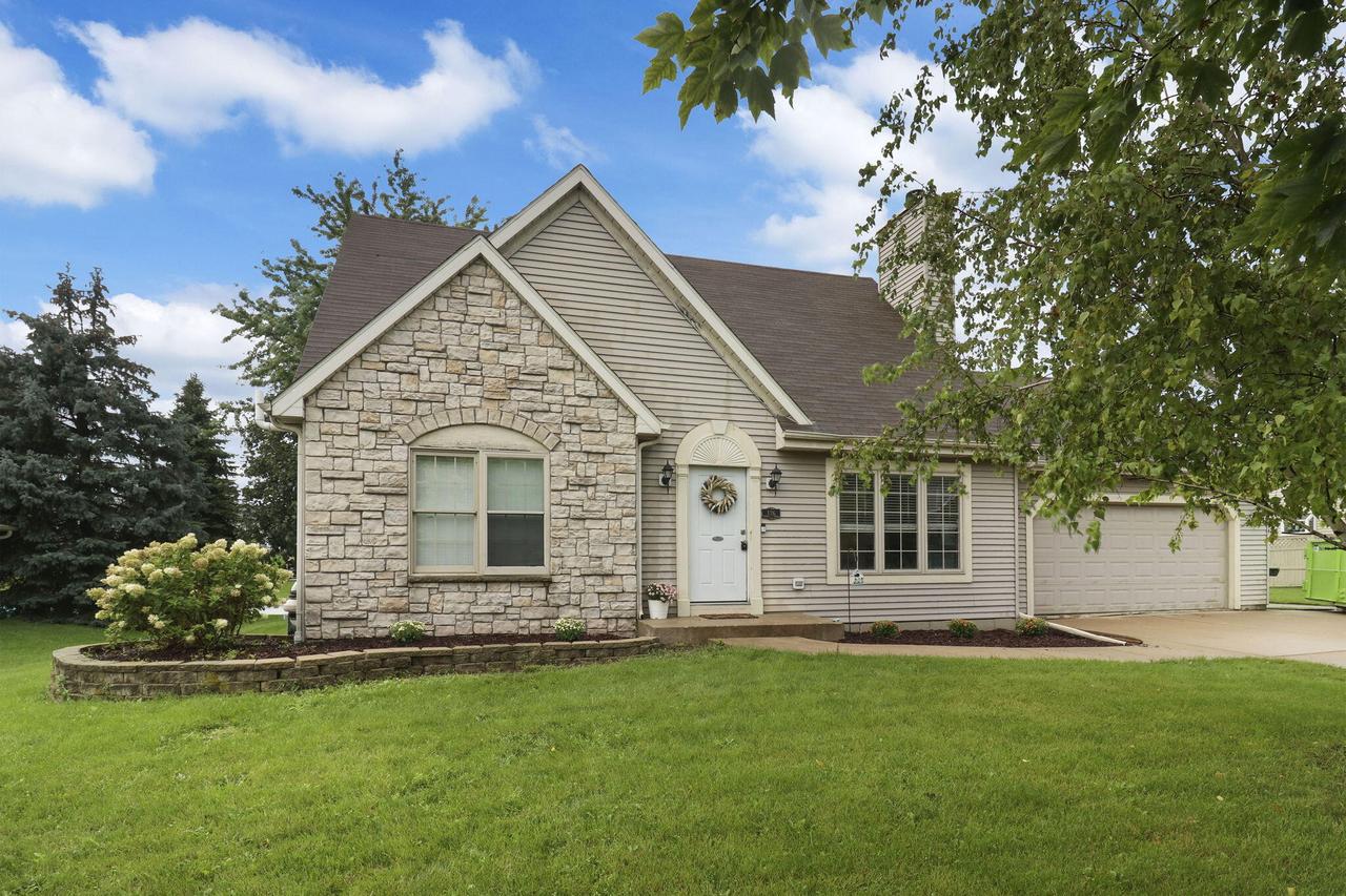 126 13th Ave, Union Grove, WI 53182