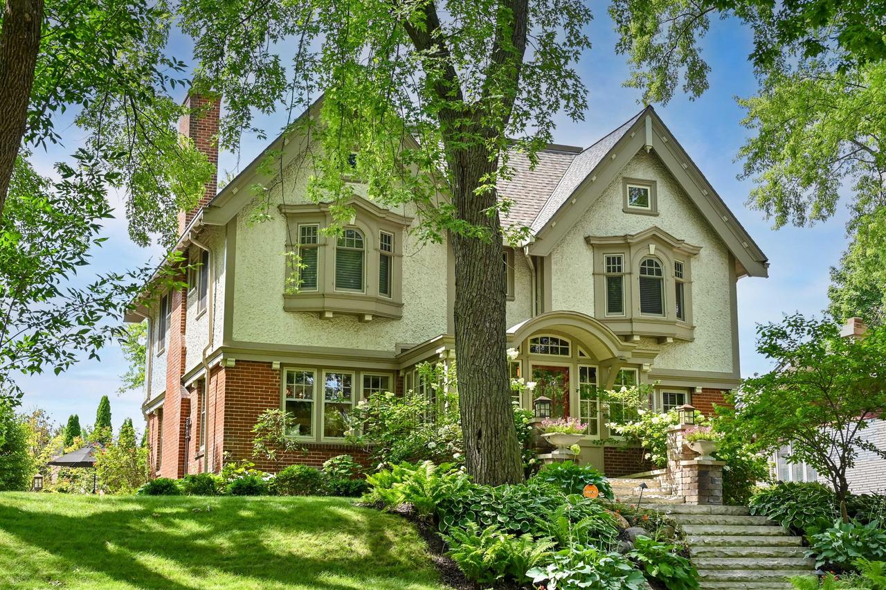6611 W Wisconsin Ave, Wauwatosa, WI 53213