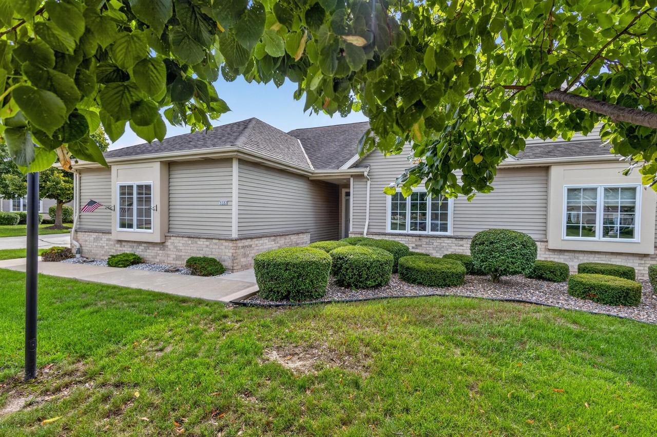 5333 S Butterfield Way, Greenfield, WI 53221