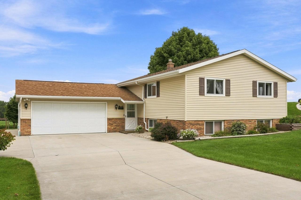 799 Spruce St, Hustisford, WI 53034