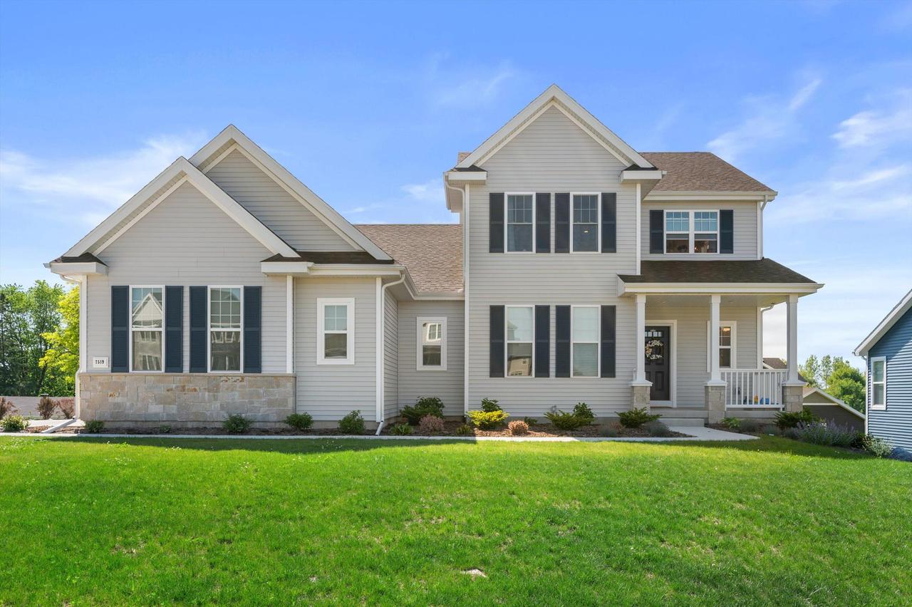 7519 S 50th Ct, Franklin, WI 53132