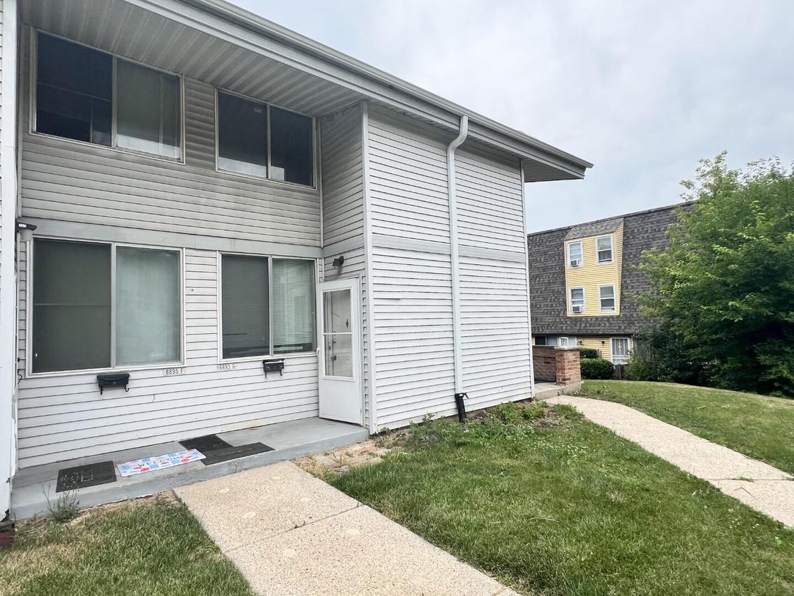 8895 N Swan Rd #G, Milwaukee, WI 53224
