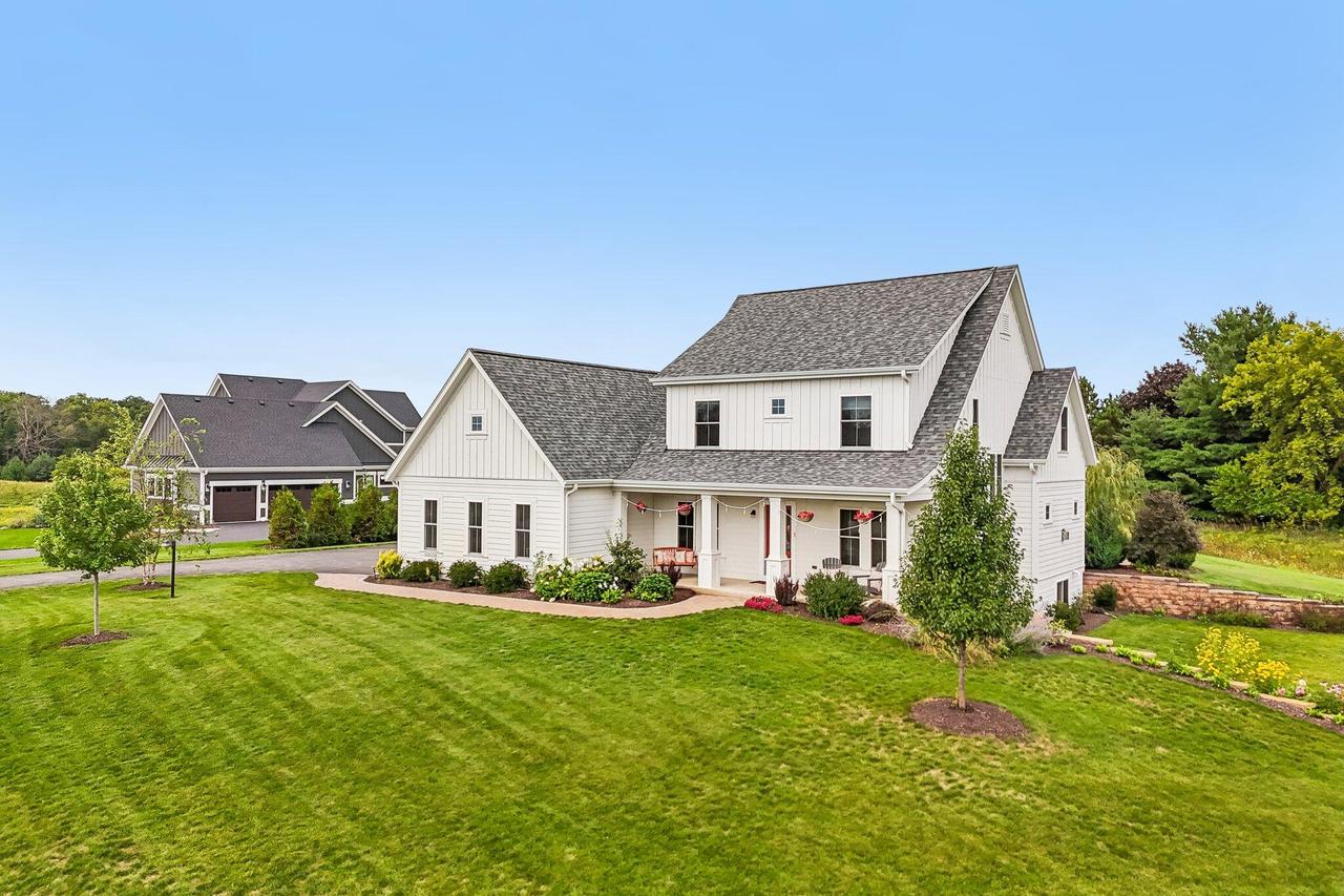 N52W30598 Moraine Dr, Hartland, WI 53029