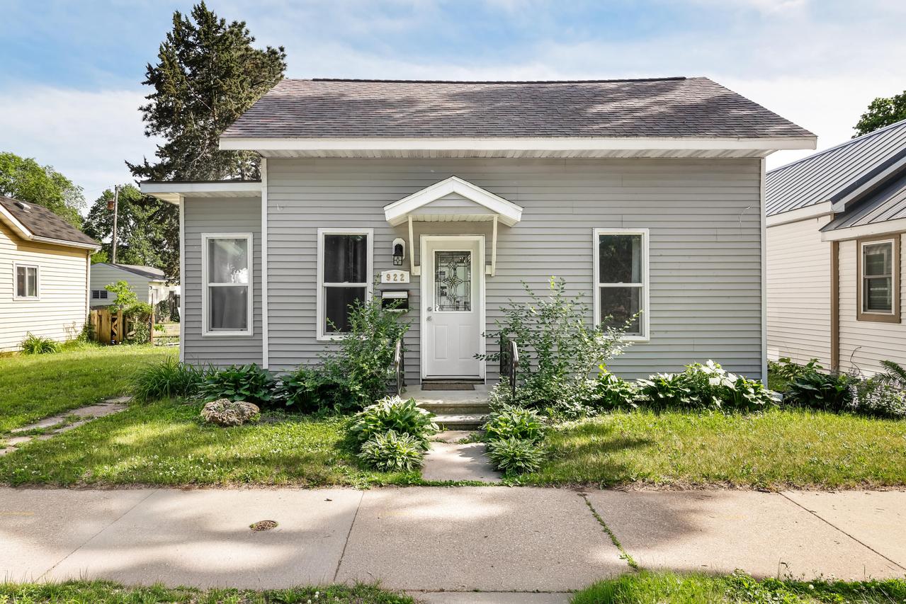 922 Johnson St, La Crosse, WI 54601