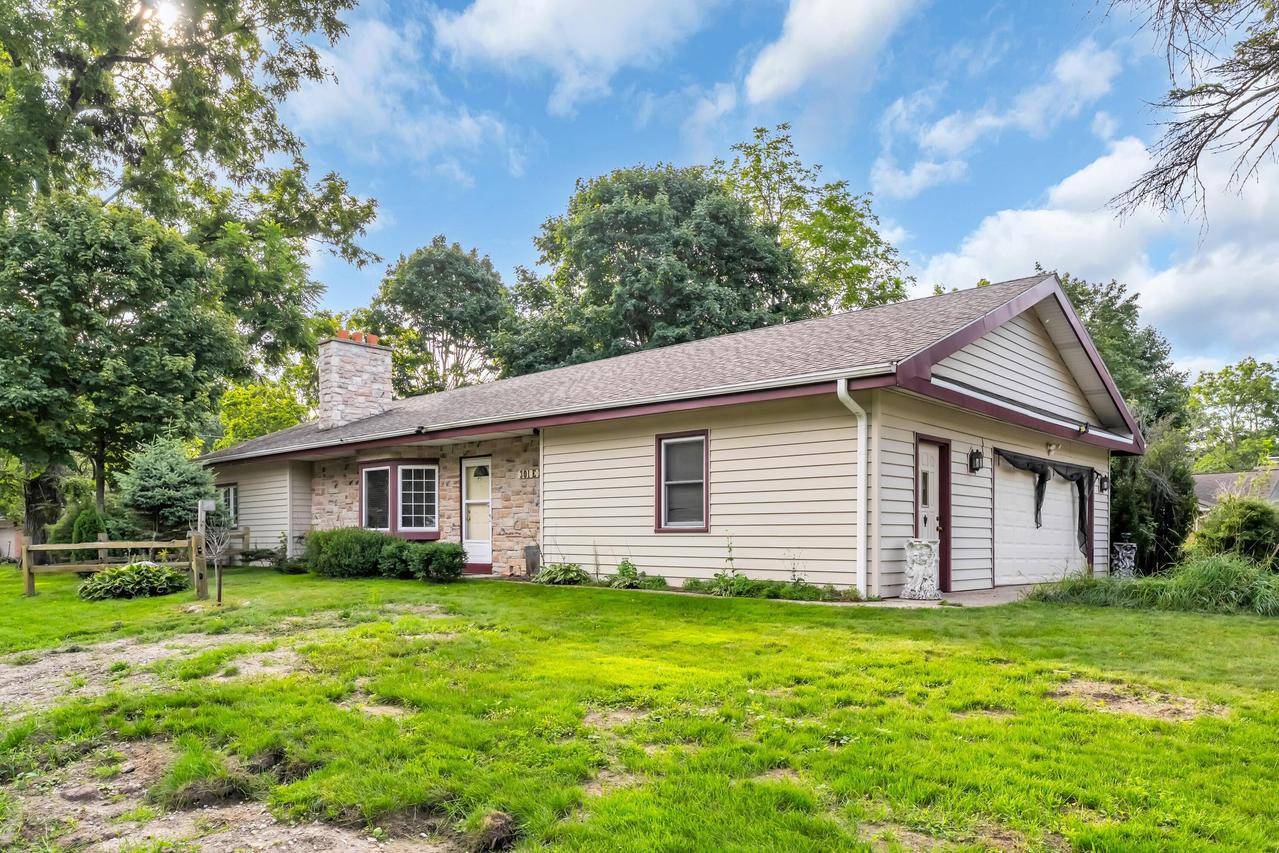 301 E 4 Mile Rd, Wind Point, WI 53402
