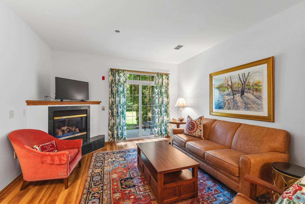 2112 Pine Ridge #F, Grafton, WI 53024