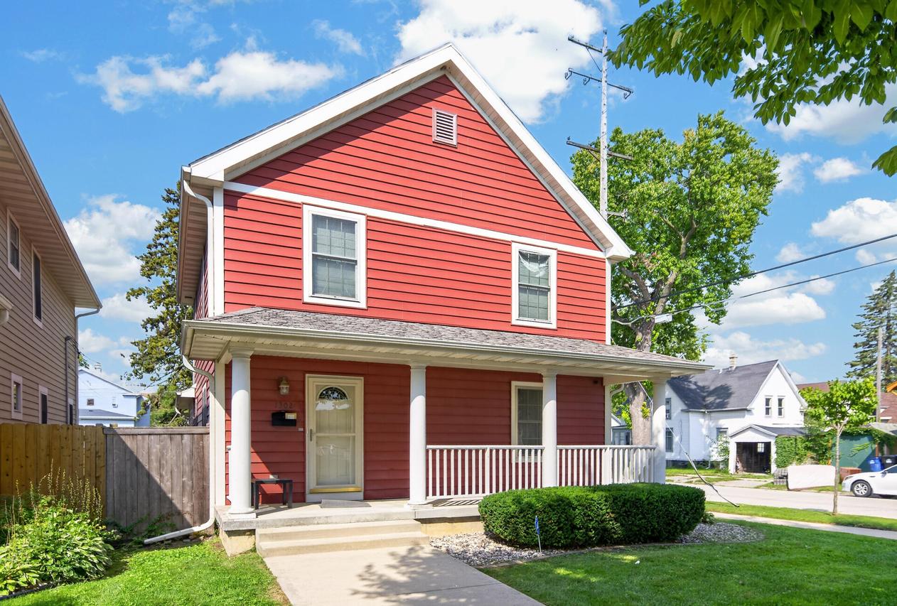 1302 Franklin St, Racine, WI 53403