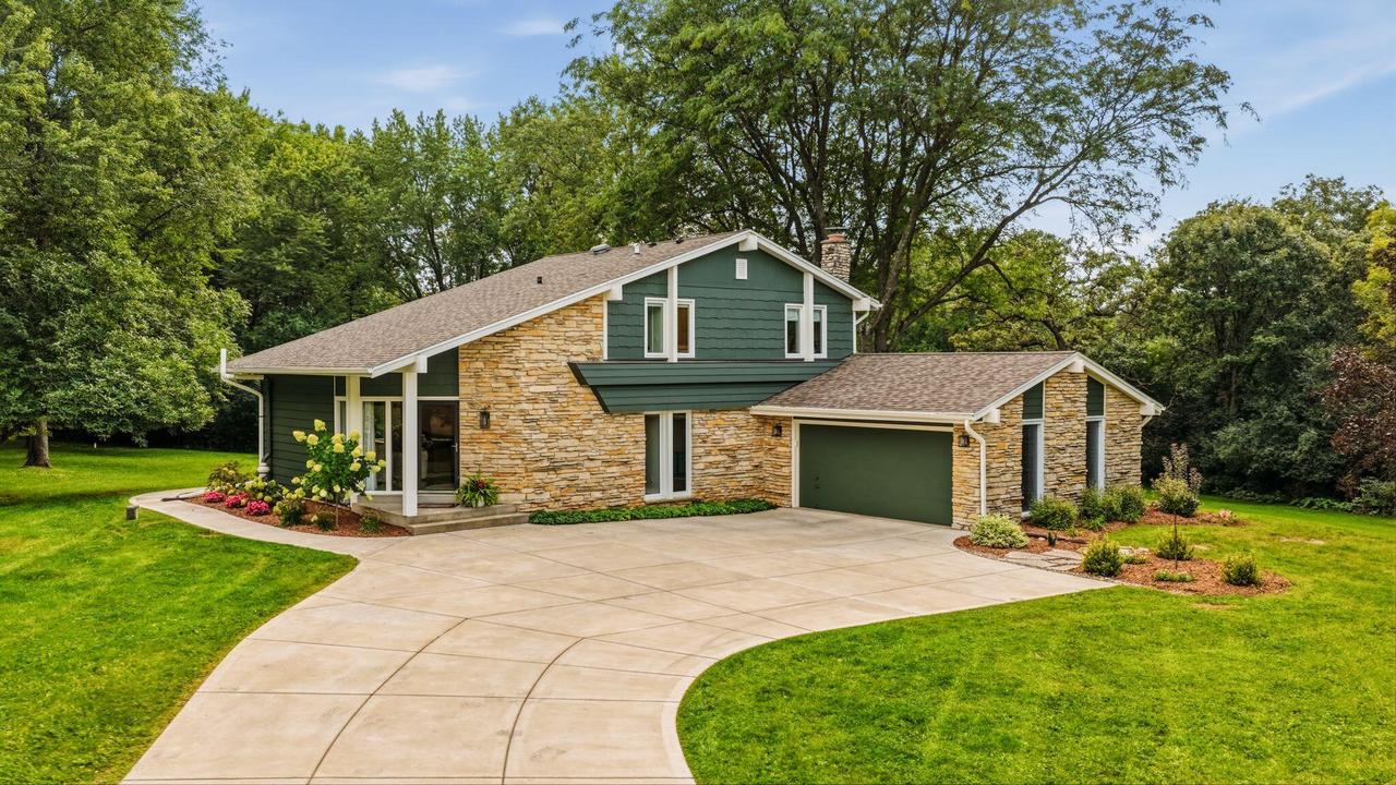 N9W31083 Concord Ct, Delafield, WI 53018