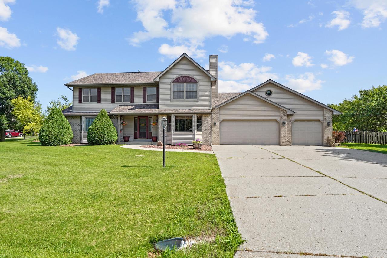 11709 242nd Ave, Salem, WI 53179