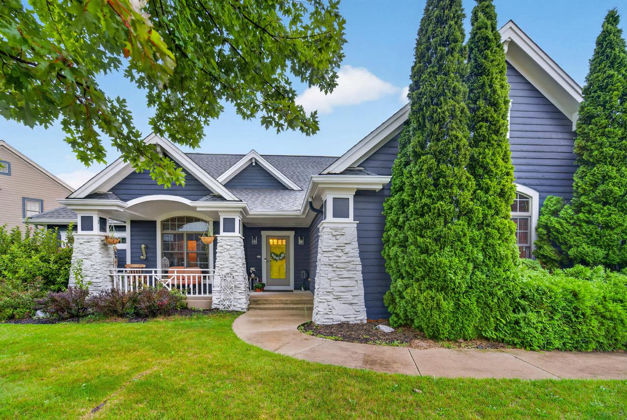 3160 Twin Creeks Rd, Jackson, WI 53037