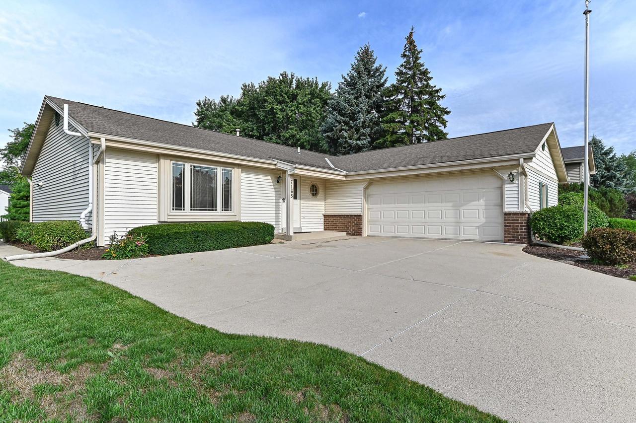 7165 S Tifton Dr, Franklin, WI 53132