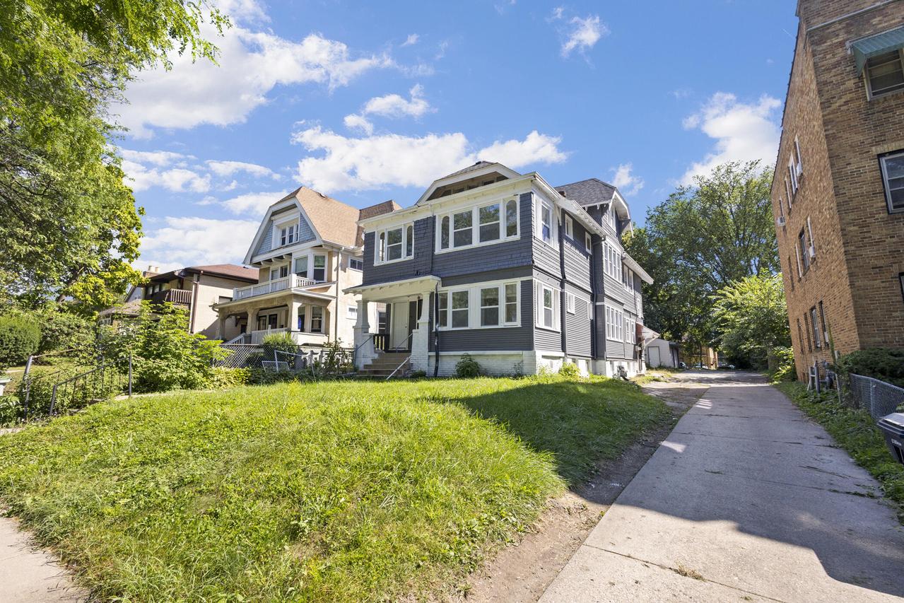 4266 W Highland Blvd #4268, Milwaukee, WI 53208