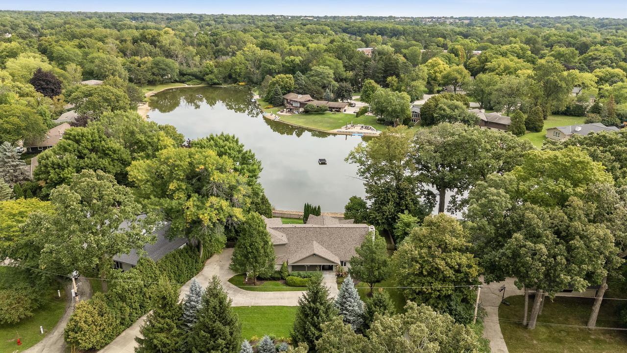 6540 N Atwahl Dr, Glendale, WI 53209