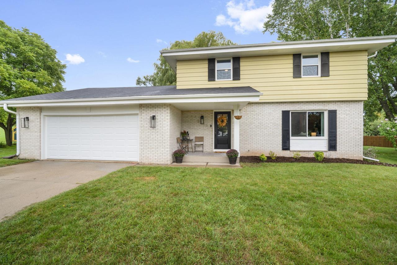 1324 W Portview Dr, Port Washington, WI 53074