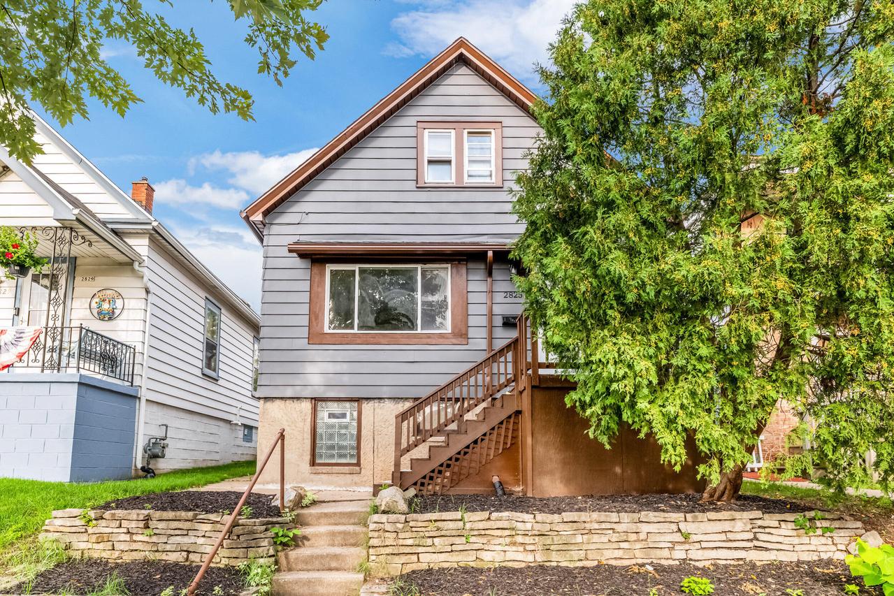 2825 S 9th St, Milwaukee, WI 53215
