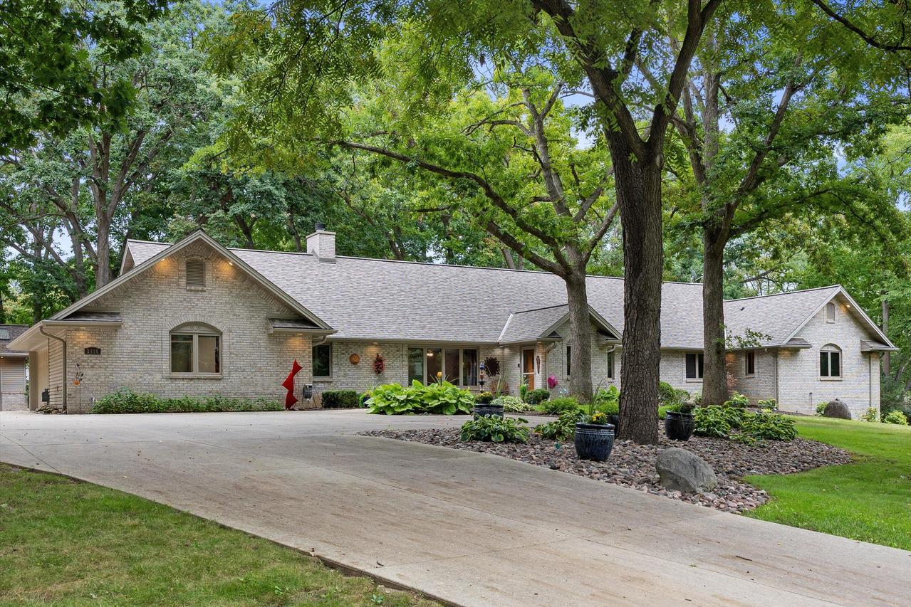 2416 N 118th St, Wauwatosa, WI 53226