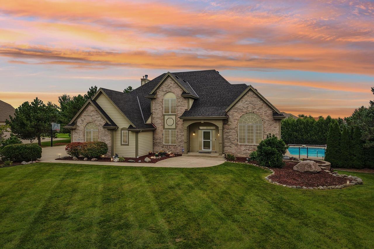 7380 S Cambridge Dr, Franklin, WI 53132