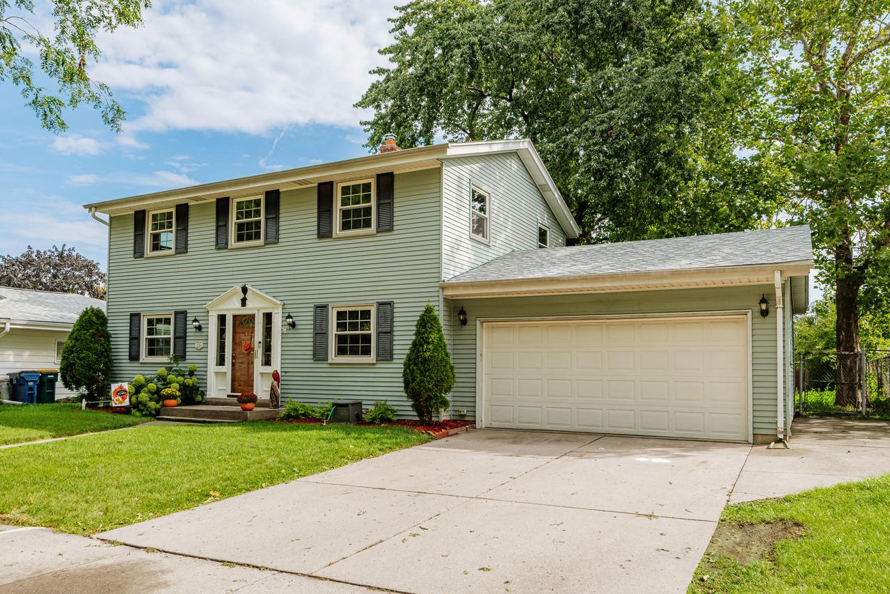 2251 E Poplar Ave, Oak Creek, WI 53154