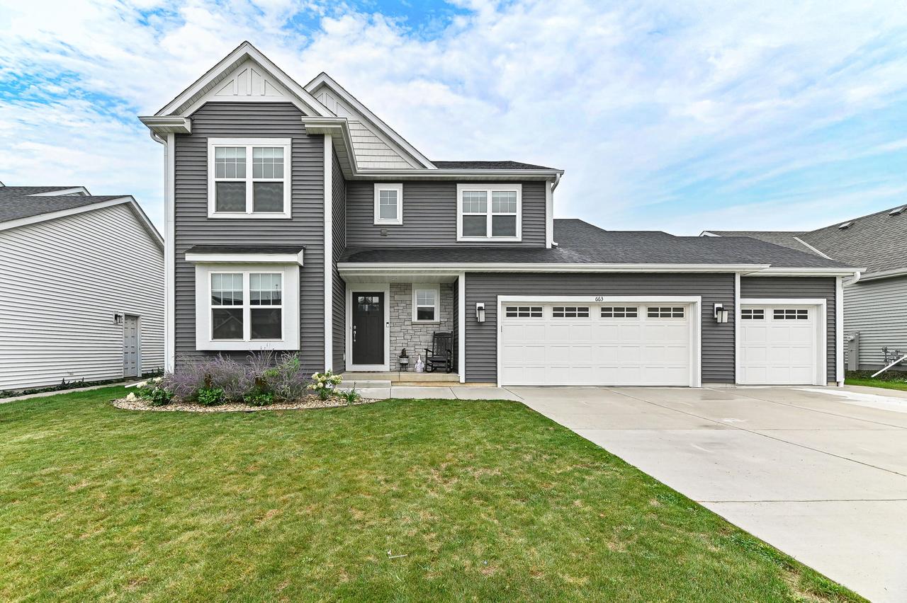 663 E East Bluff, Waterford, WI 53185