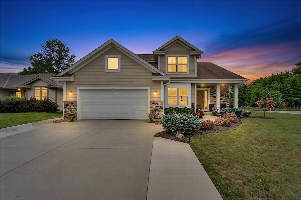 10421 Prairie Crossing, Caledonia, WI 53126