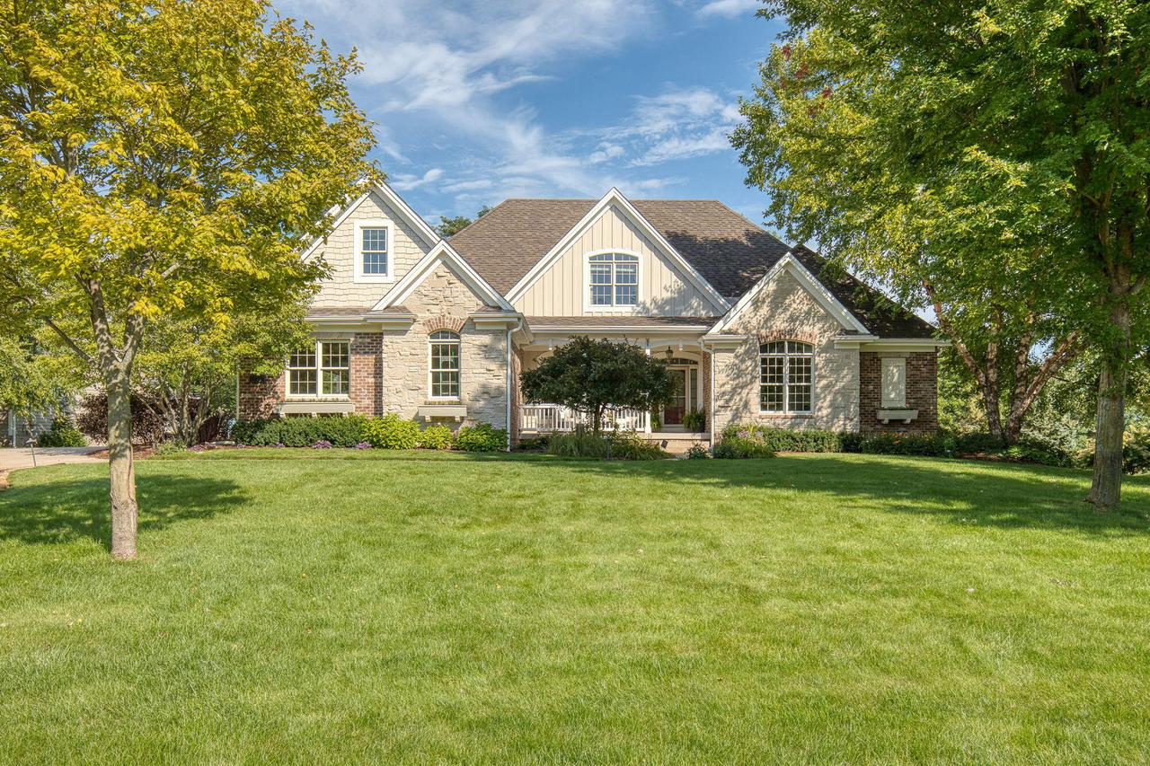 2120 Carriage Hills, Delafield, WI 53018