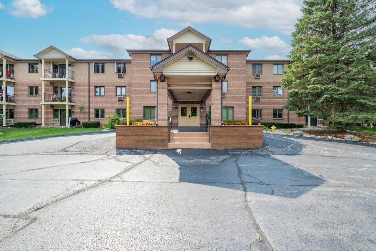 530 N Silverbrook Dr #201, West Bend, WI 53090