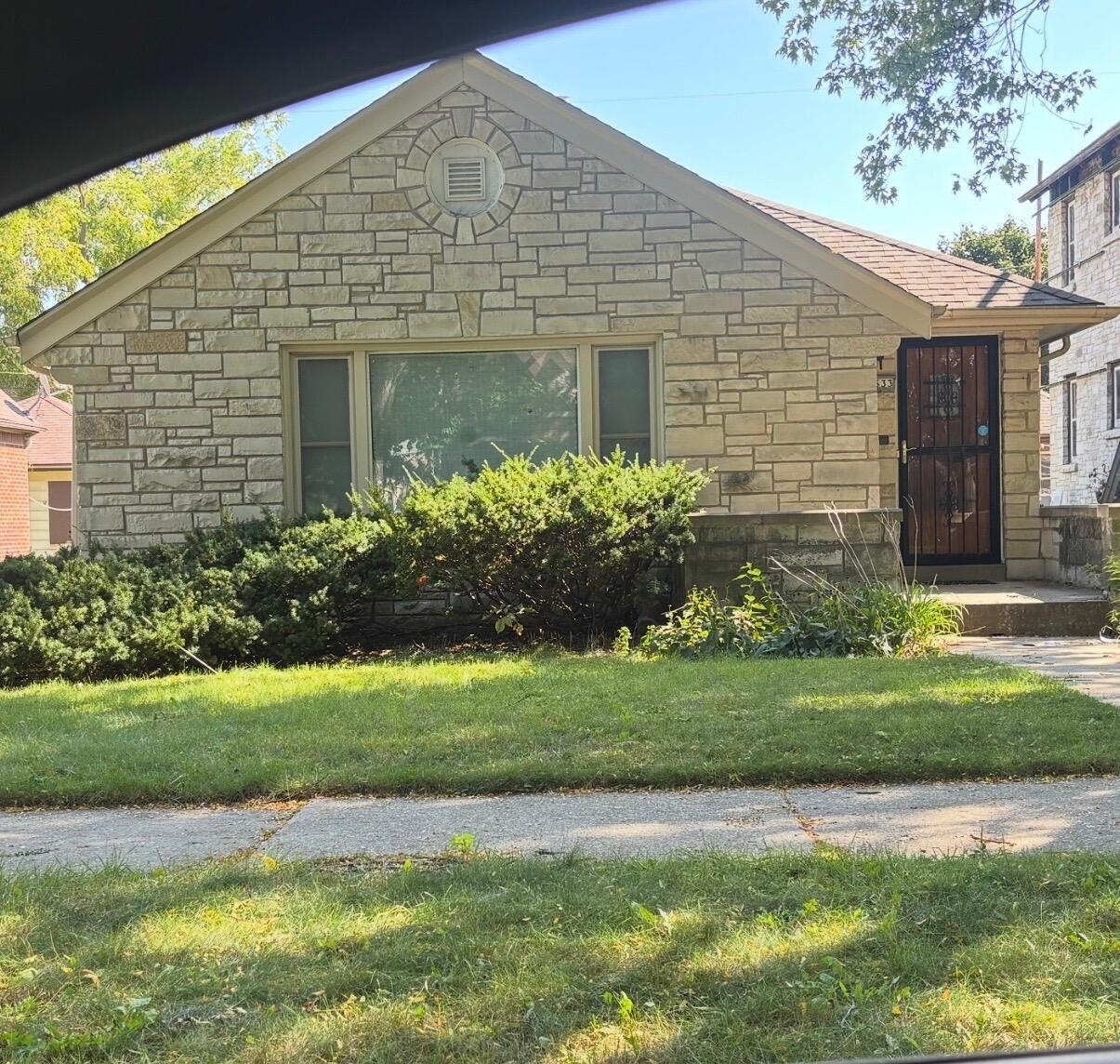 5633 W Roosevelt Dr, Milwaukee, WI 53216