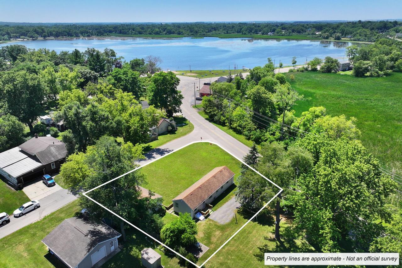 N1480 Orchid Dr, Bloomfield, WI 53128