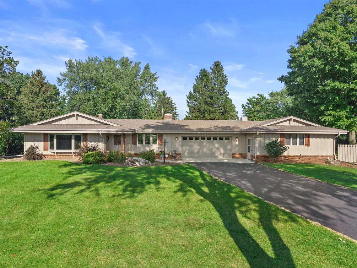 949 Hickory Hill, Richfield, WI 53033