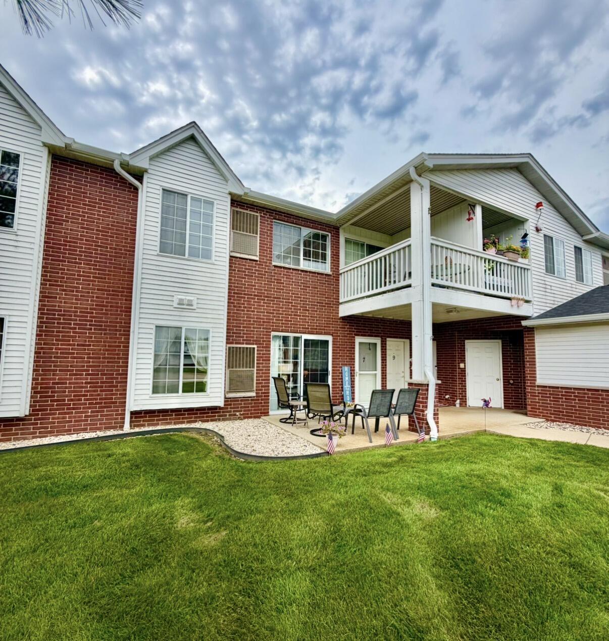 8201 Lexington Pl #7, Pleasant Prairie, WI 53158