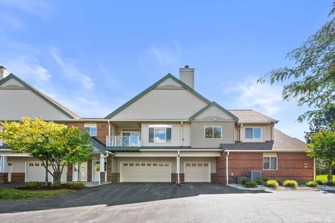3156 S Toldt Pkwy, West Allis, WI 53227