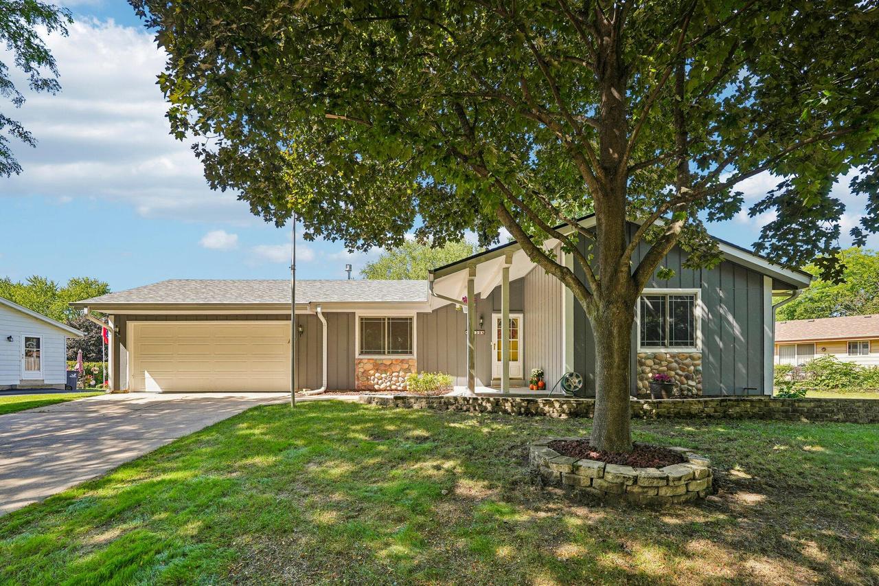 1830 Davis Ln, Waukesha, WI 53189