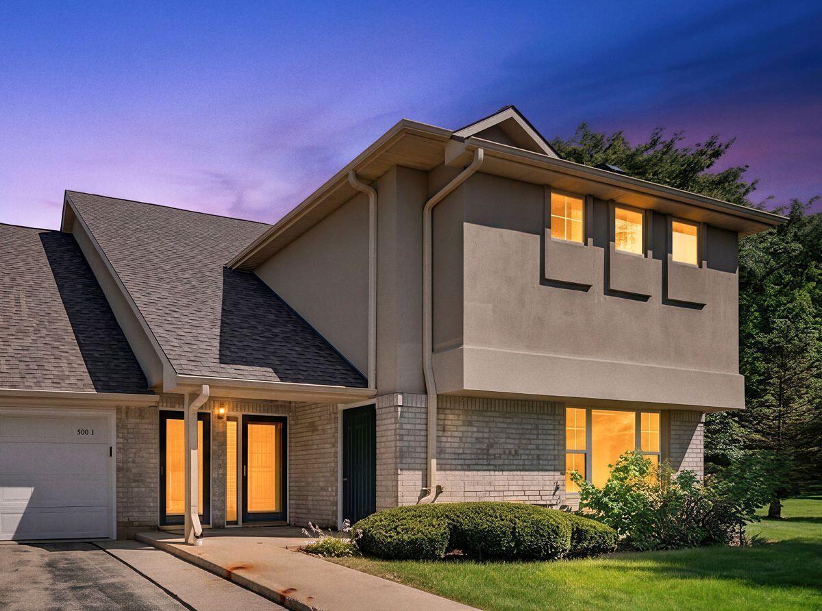 9056 W Elm Ct #C, Franklin, WI 53132