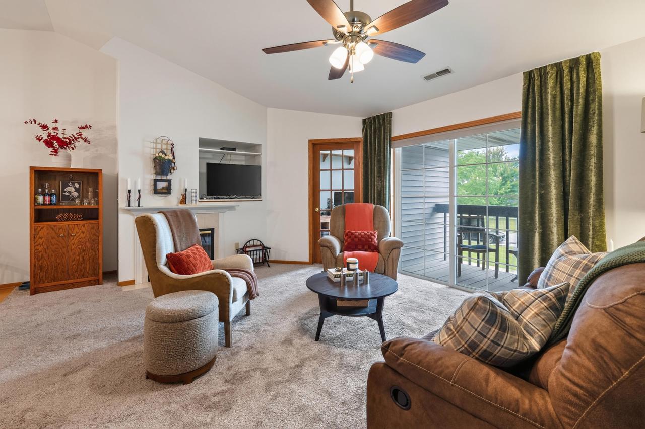 401 W Aspen Dr #1, Oak Creek, WI 53154