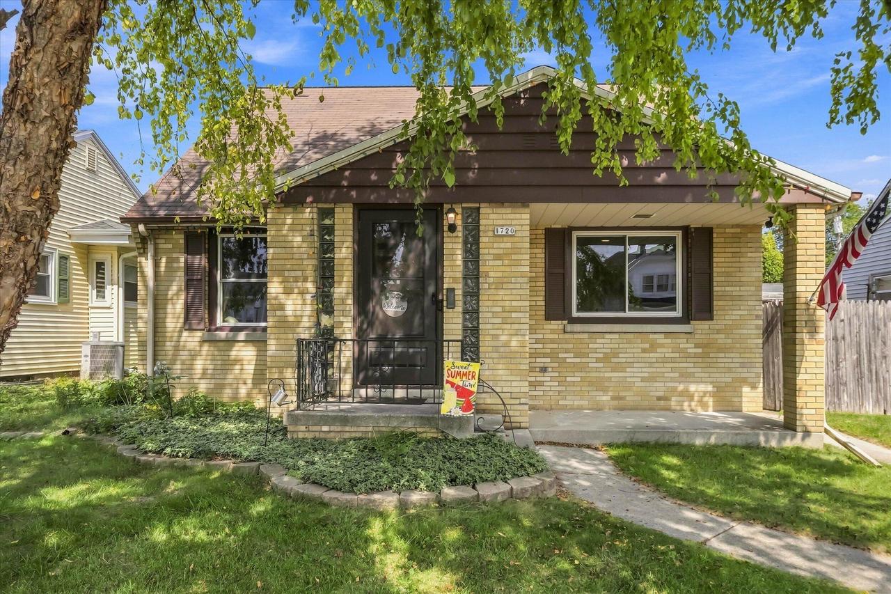 1720 Arizona Ave, Sheboygan, WI 53081