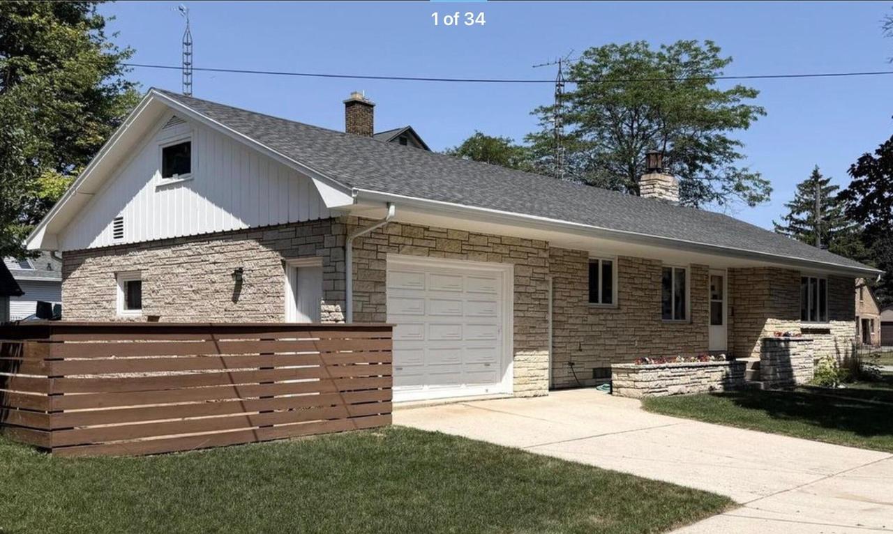 1504 Philippen St, Manitowoc, WI 54220