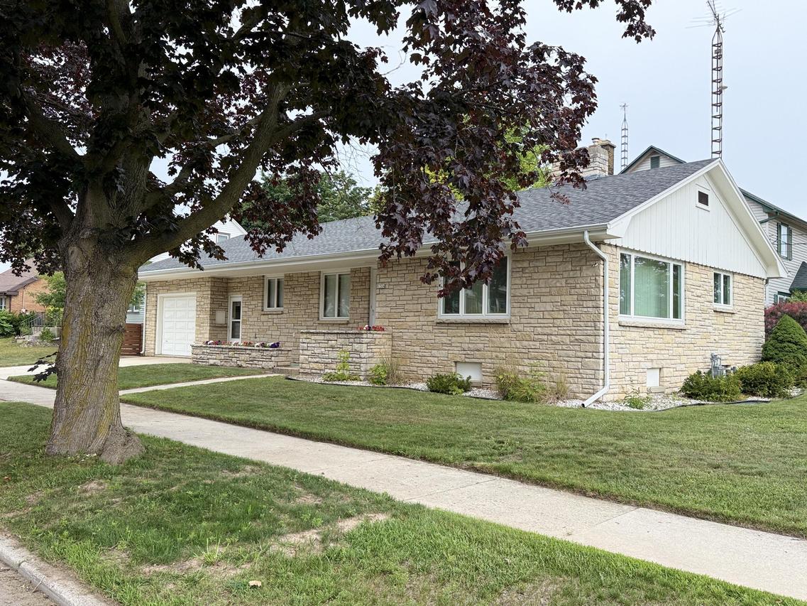1504 Philippen St, Manitowoc, WI 54220