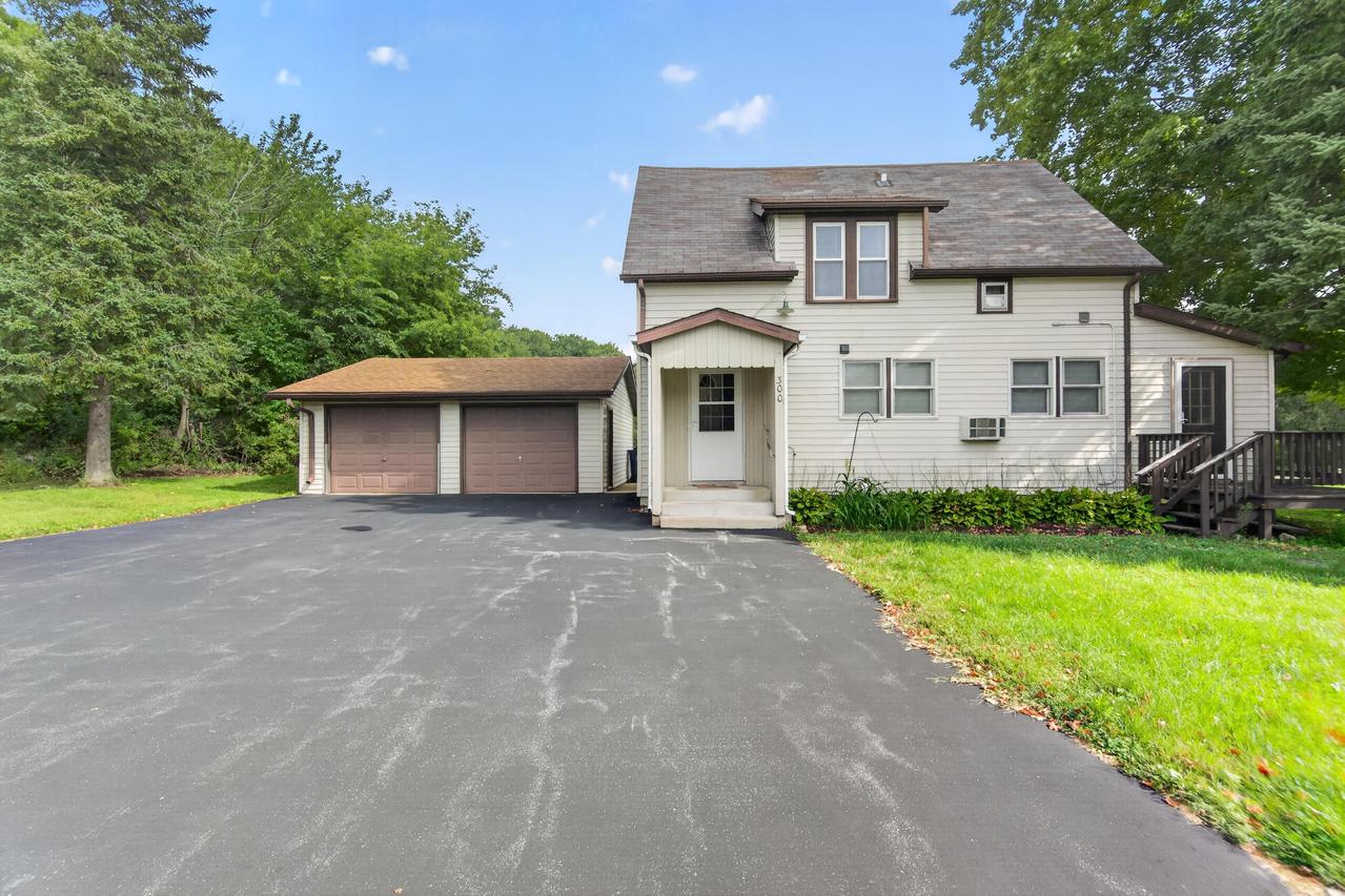 300 James St, Slinger, WI 53086