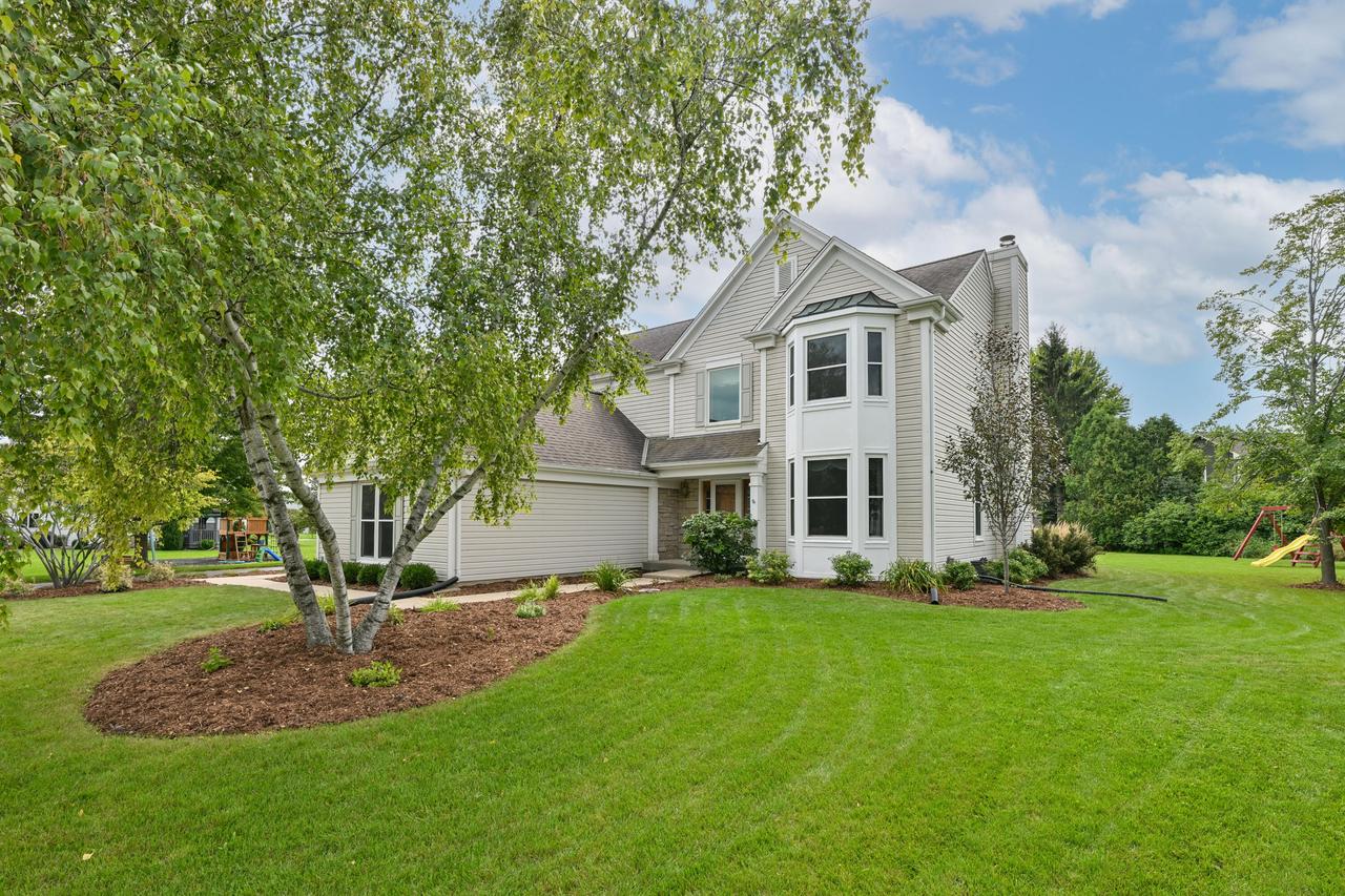 N66W14659 White Birch Dr, Menomonee Falls, WI 53051