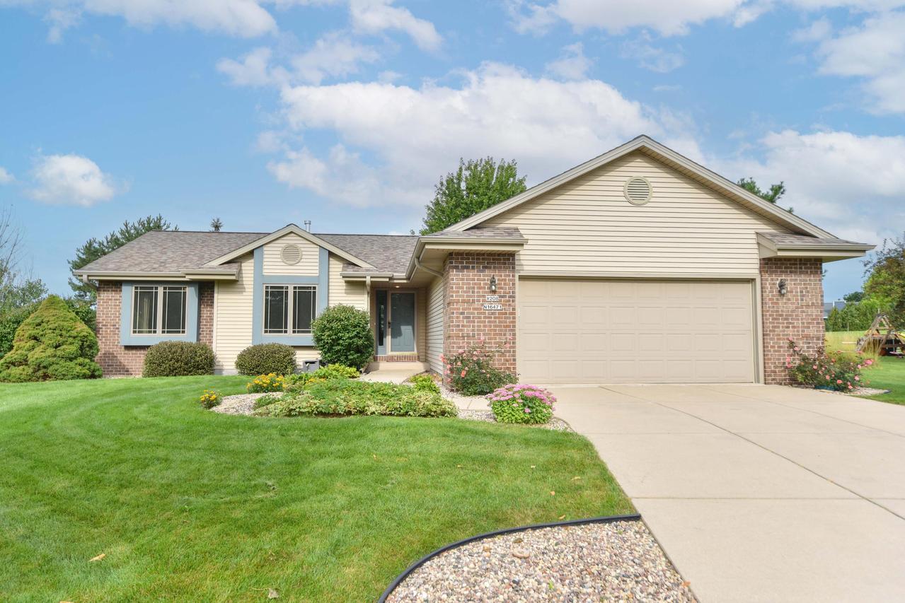 W208N16471 St Andrews Ct, Jackson, WI 53037