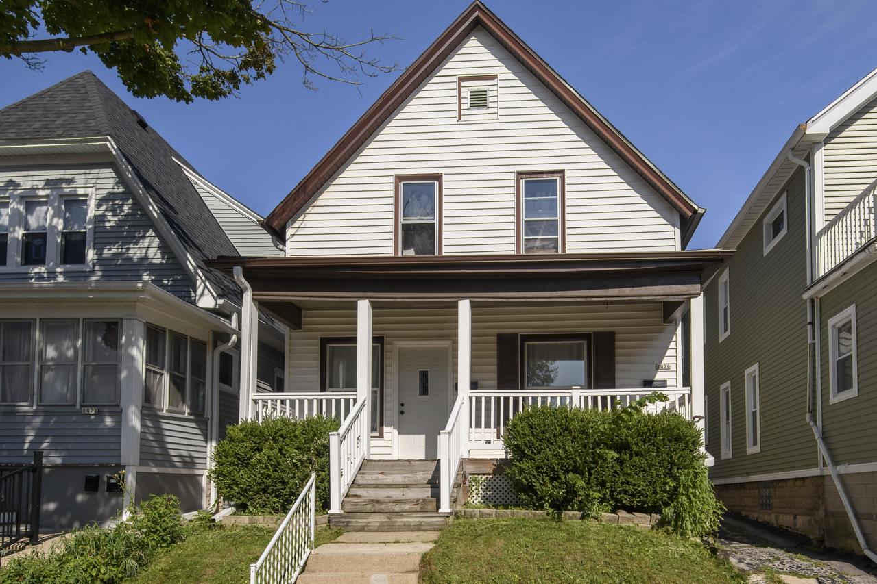 1424 S 79th St, West Allis, WI 53214