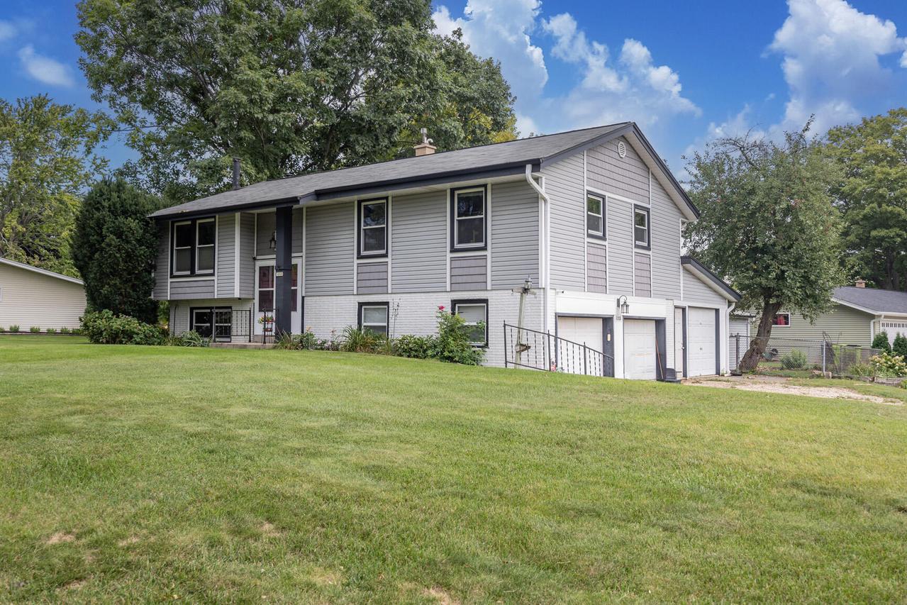 3008 Sunrise Dr, Richfield, WI 53033