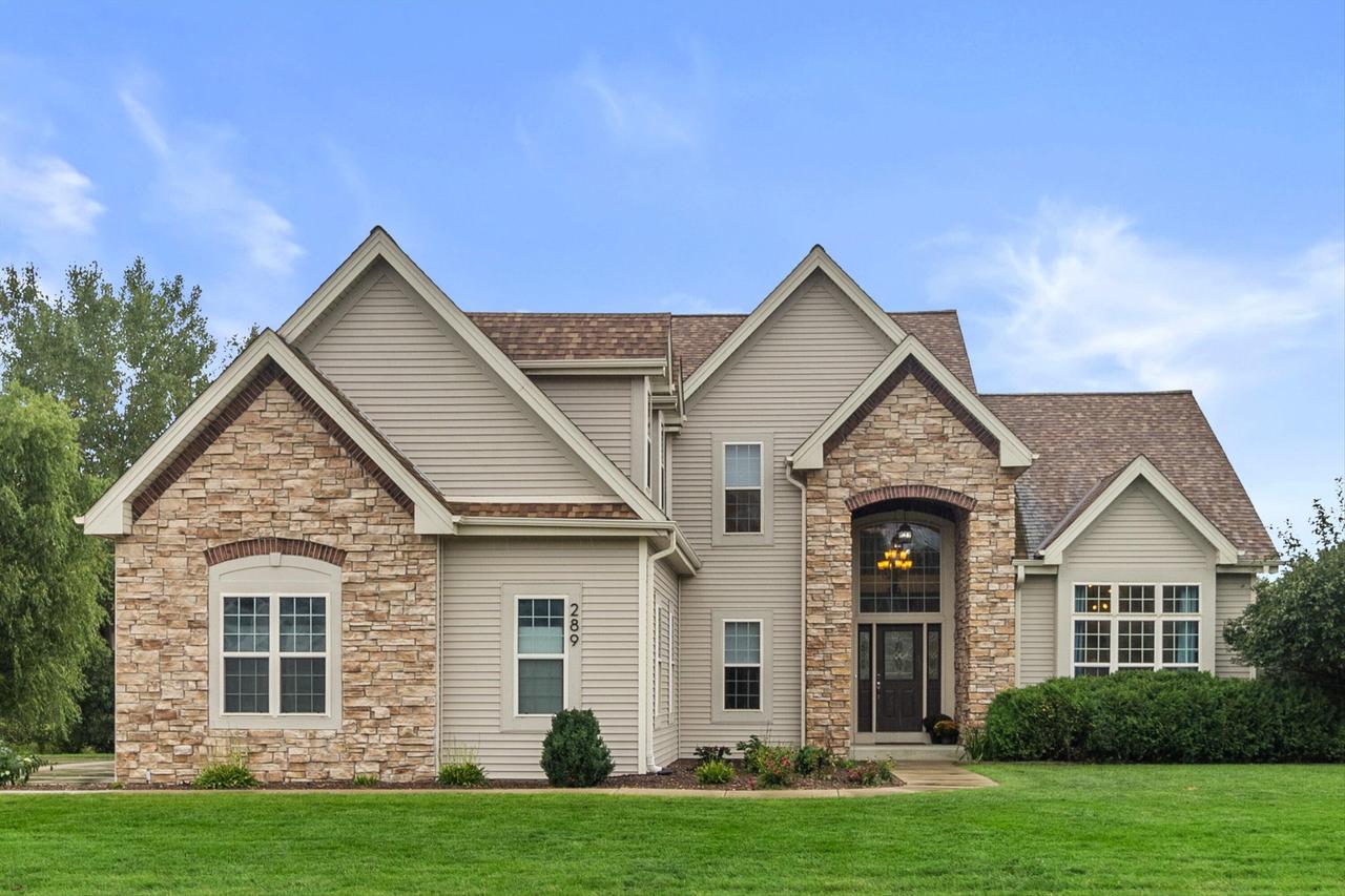 289 S Lakeridge Dr, Oconomowoc, WI 53066