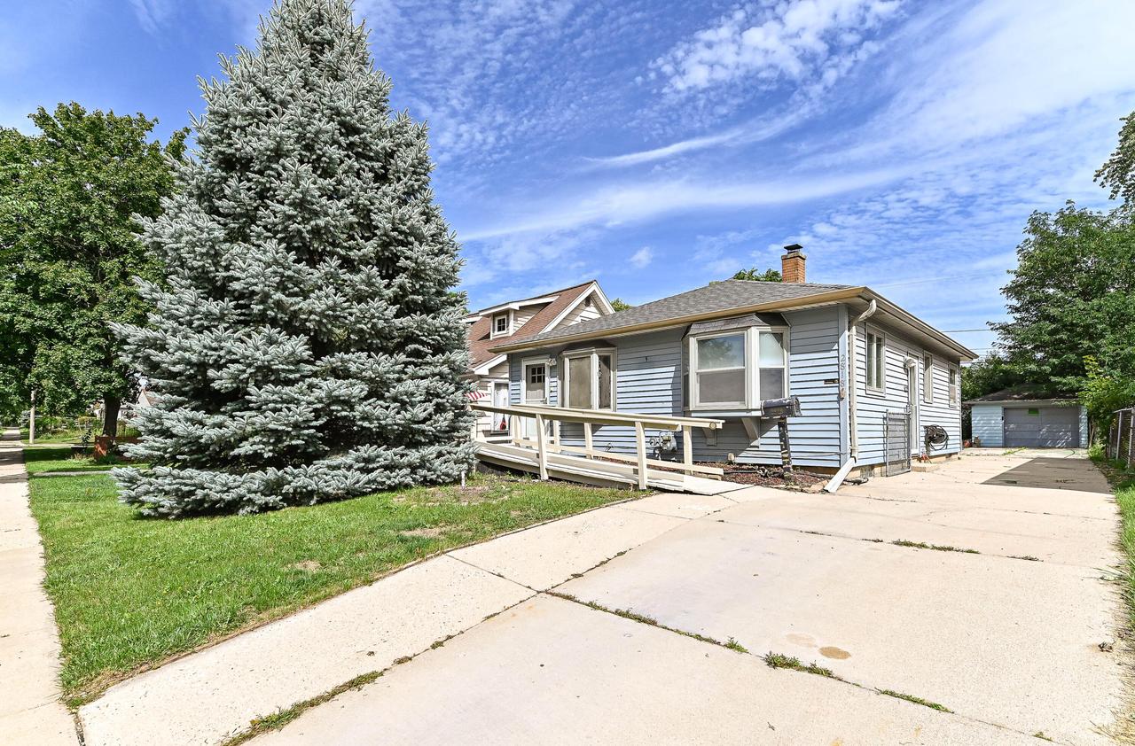 2818 S 71st St, Milwaukee, WI 53219