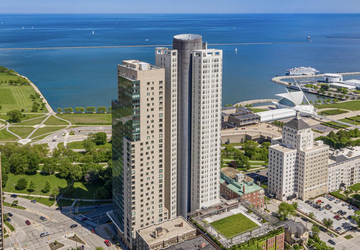 923 E Kilbourn Ave #1403, Milwaukee, WI 53202