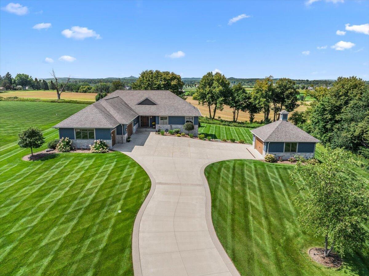 2177 Elsies Dr, Richfield, WI 53076