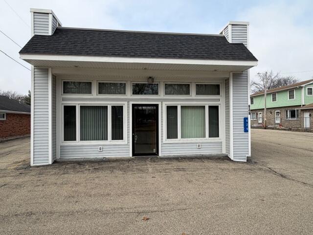 629 Cogswell Dr, Salem Lakes, WI 53170
