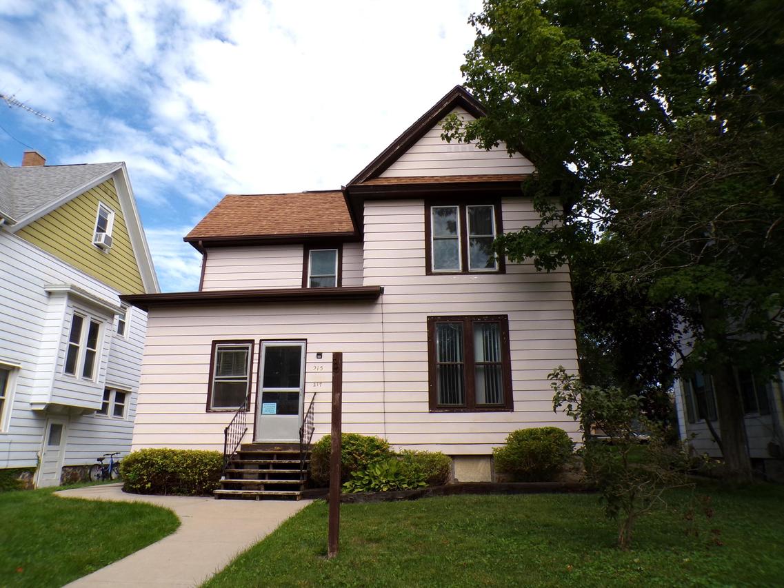 215 College Ave #217, Watertown, WI 53094