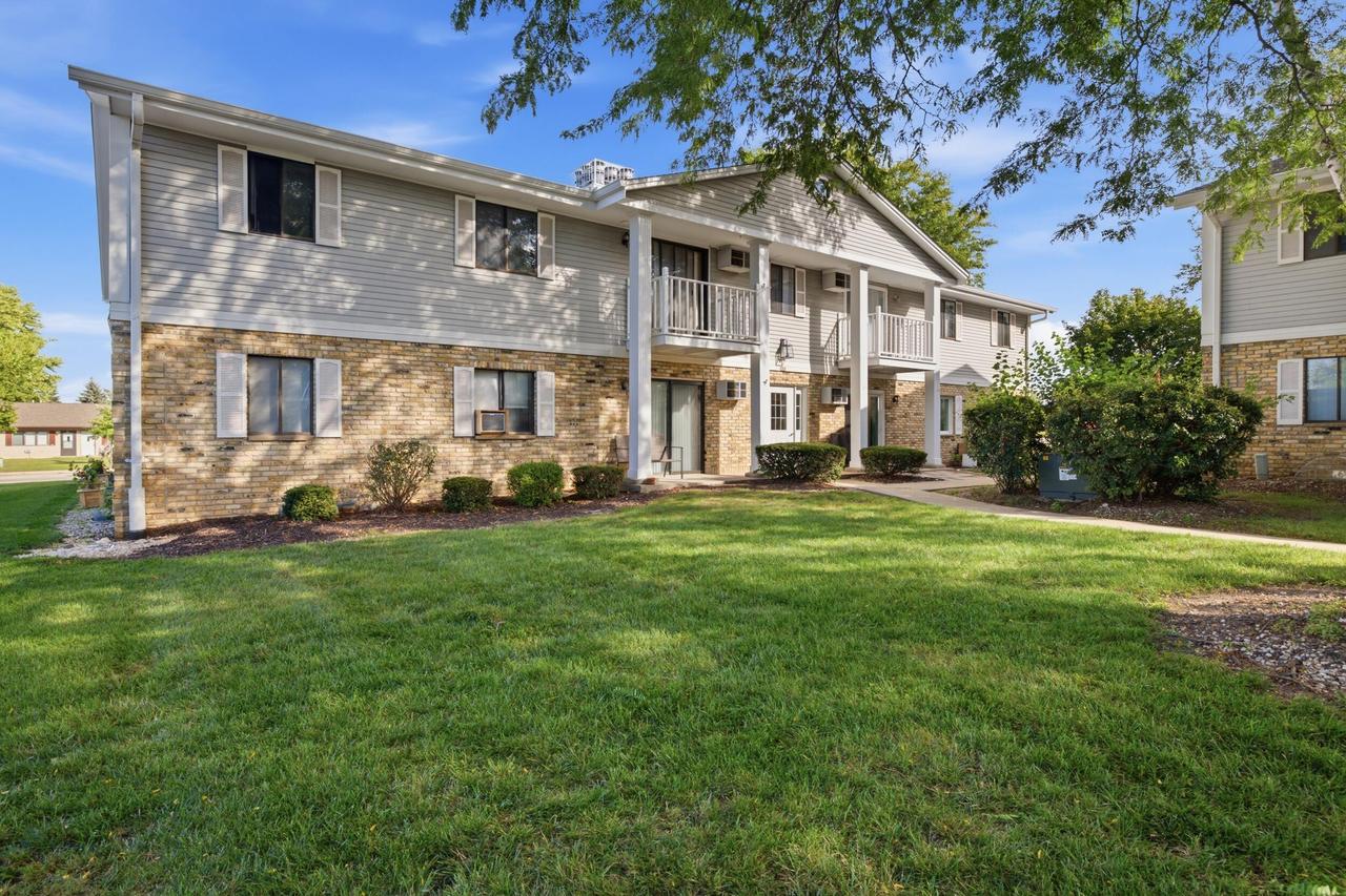 788 S River Rd #6, West Bend, WI 53095