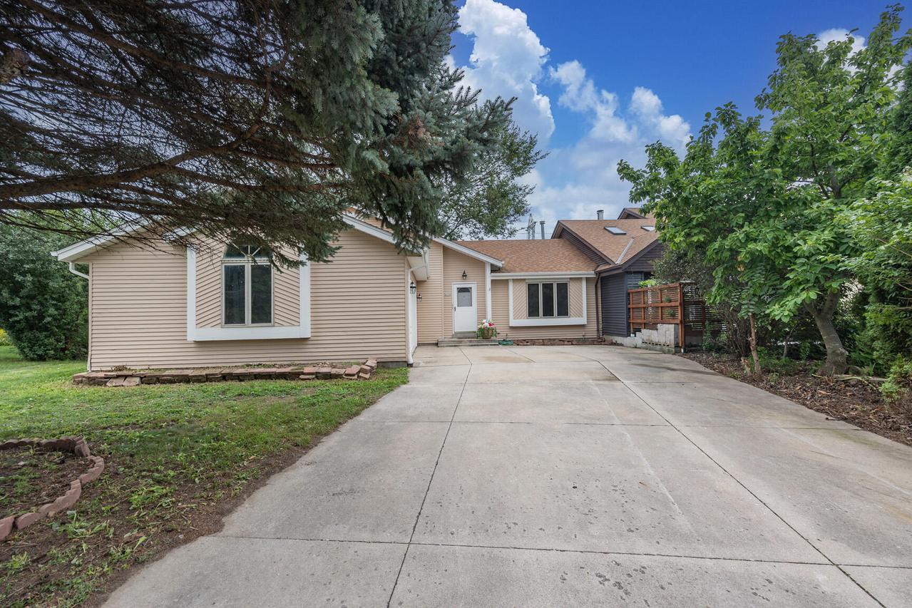 8570 N Meadowside Ct, Brown Deer, WI 53223